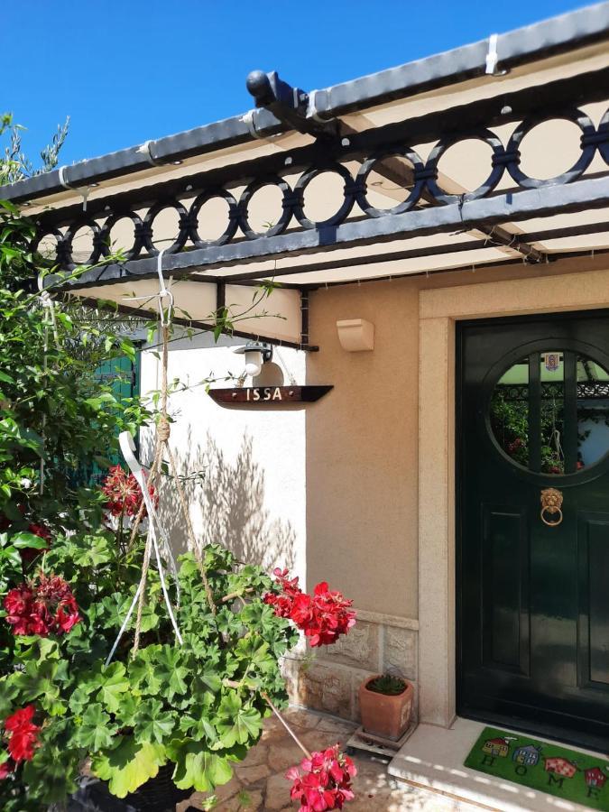 Issa Holiday Home - 3 Min Walk To Beach Kaštela Exterior foto